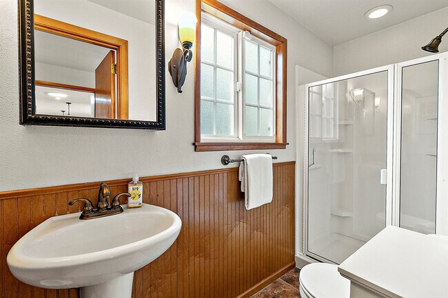 Building Photo - 5717 N 18th St