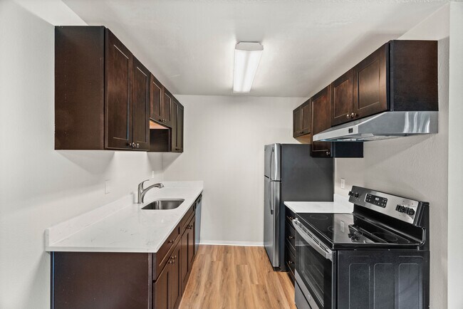 2 Bed 1 Bath - 700 Sq Ft - University Crossing Apartments
