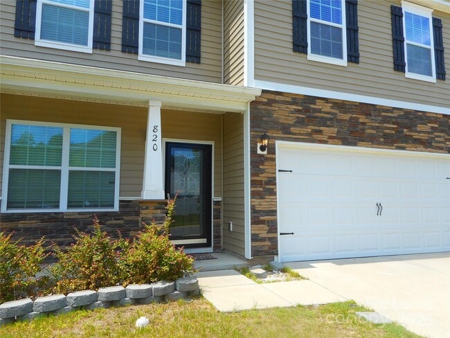 Building Photo - 820 Larmore Ave