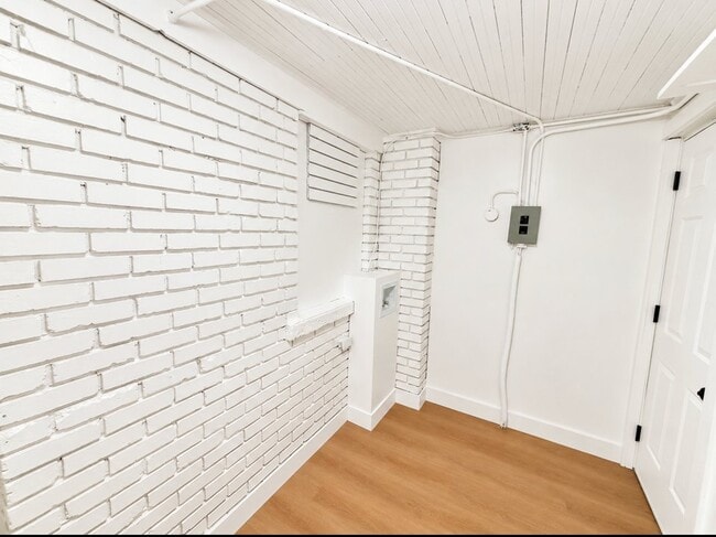 Building Photo - 16 N 100 W