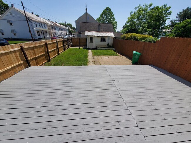 Building Photo - Pet friendly duplex w brand new kitchen & first floor LVP, basement, fenced yard, deck, near comm...