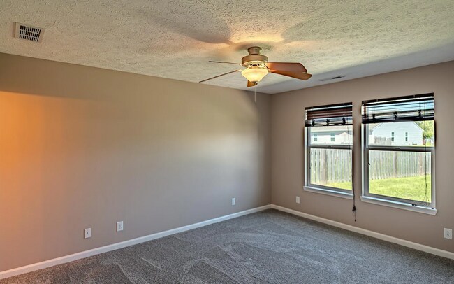 Building Photo - 2403 Cushing Dr