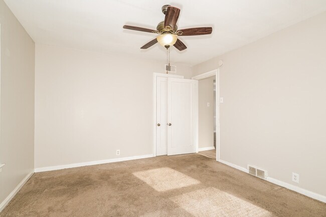 Building Photo - Fantastic 2bd/1ba home! Coming soon!