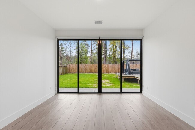 Building Photo - 1530 Primrose St