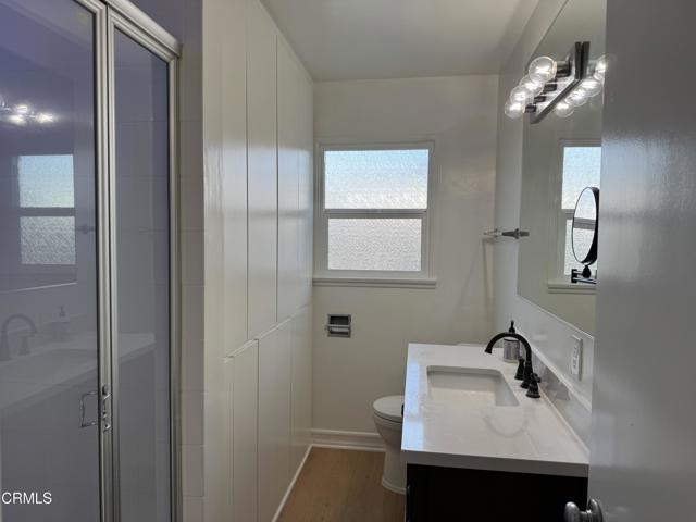 Building Photo - 5928 Rowland Ave