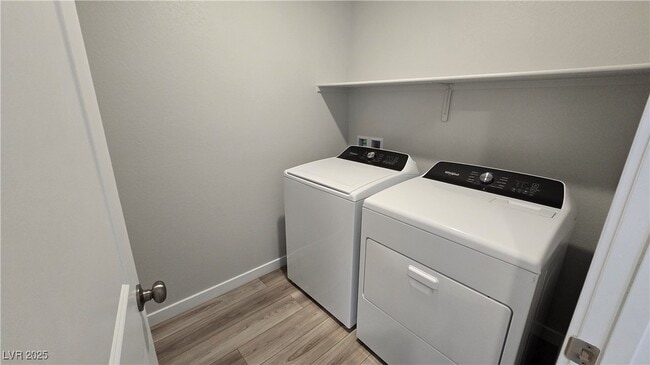 Building Photo - 988 Gearus Pl