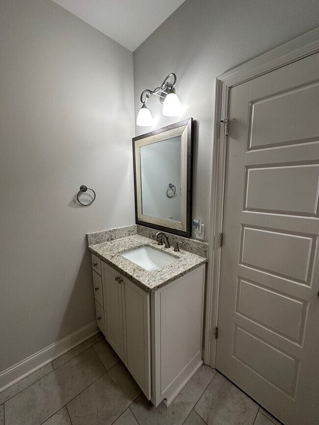 Building Photo - 801 S Audubon Pl Ave