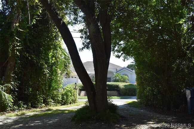 Building Photo - 4502 Saxon Dr