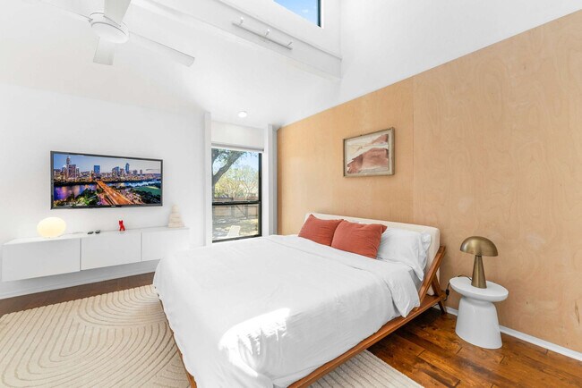 Building Photo - 11502 Oak Knoll Dr