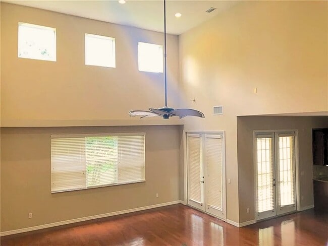 Building Photo - 652 Legacy Park Dr