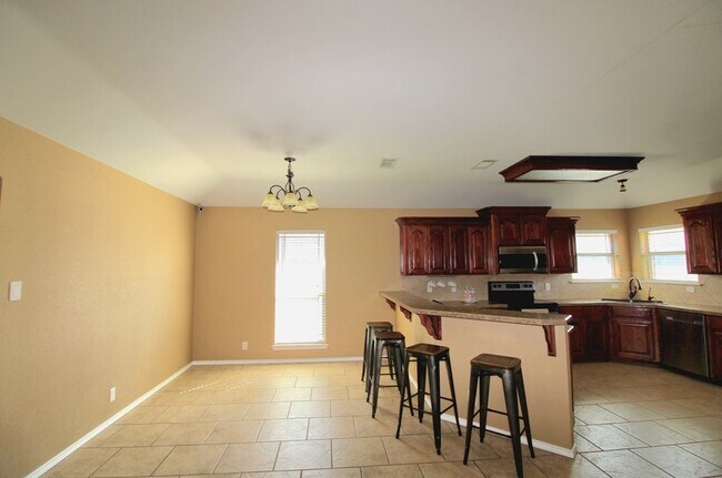 Building Photo - 4900 Rio Grande Ave