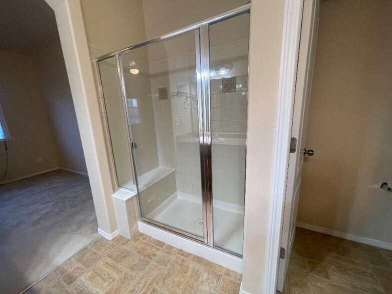 Building Photo - 4717 ROWLAND Heights