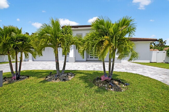 Building Photo - 711 NE 6th St