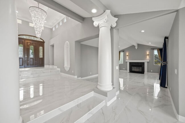 Building Photo - Modern Elegance Meets Scenic Privacy in Be...