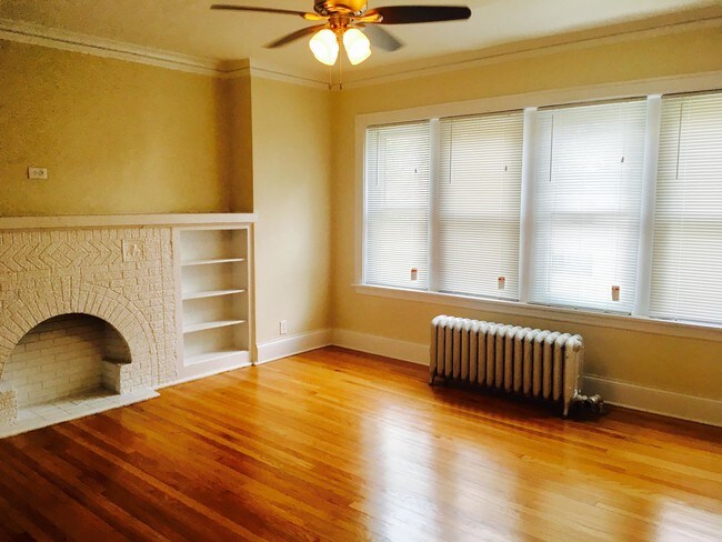 Building Photo - 4823 N Springfield Ave