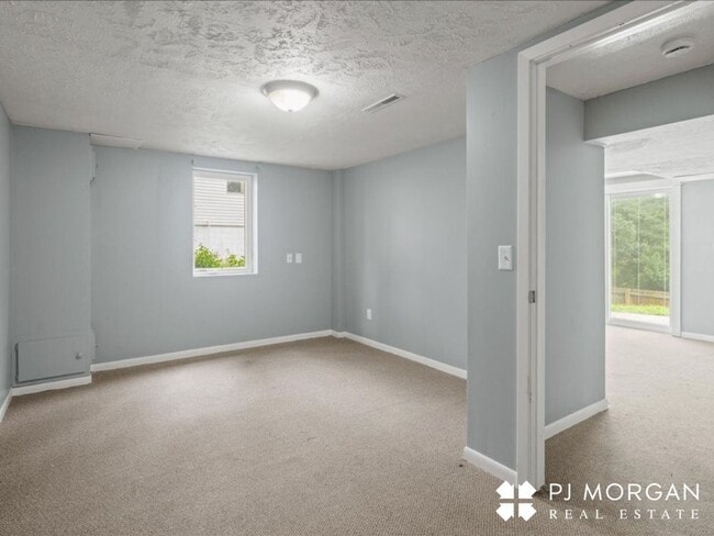 Building Photo - Millard Rental Ready to Impress!