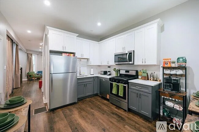 Building Photo - 2923 N Wisner Ave