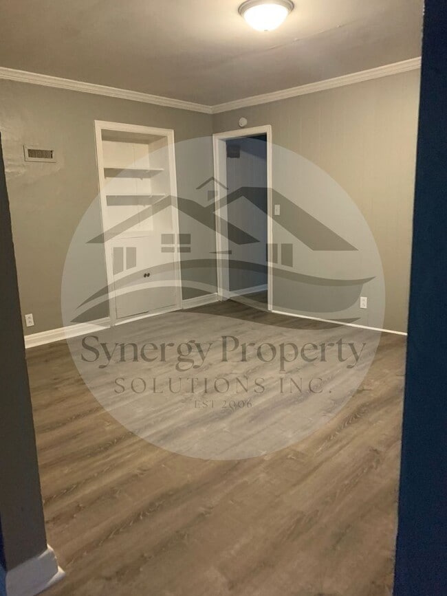 Building Photo - 560 W Townview Cir