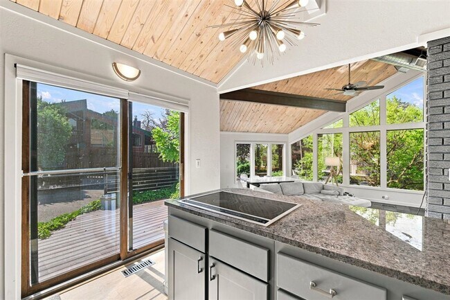 Building Photo - Remodeled Mid-Century 3-Bedroom, 2.5-Bath Home in a Highly Desirable Boise Neighborhood