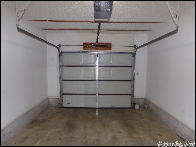 Building Photo - 39 Oak Forest Loop