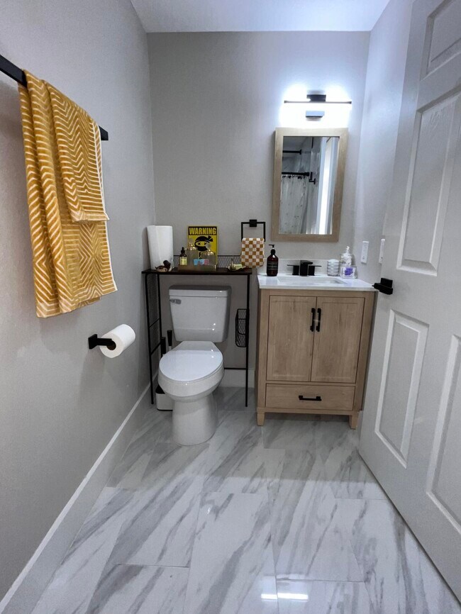 Building Photo - 2474 SE Calais St