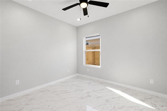 Building Photo - 1025 N Woodson Ave