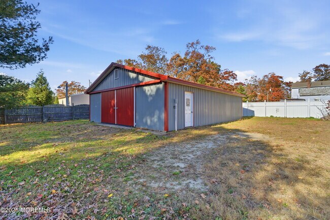 Building Photo - 218 Holly Ave