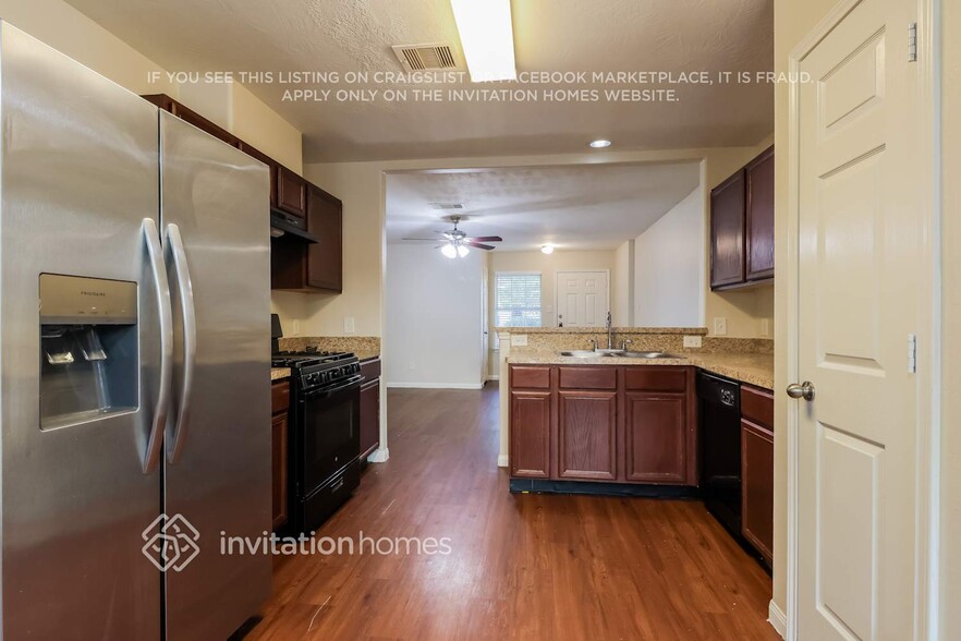 Building Photo - 6350 Scotchwood Dr