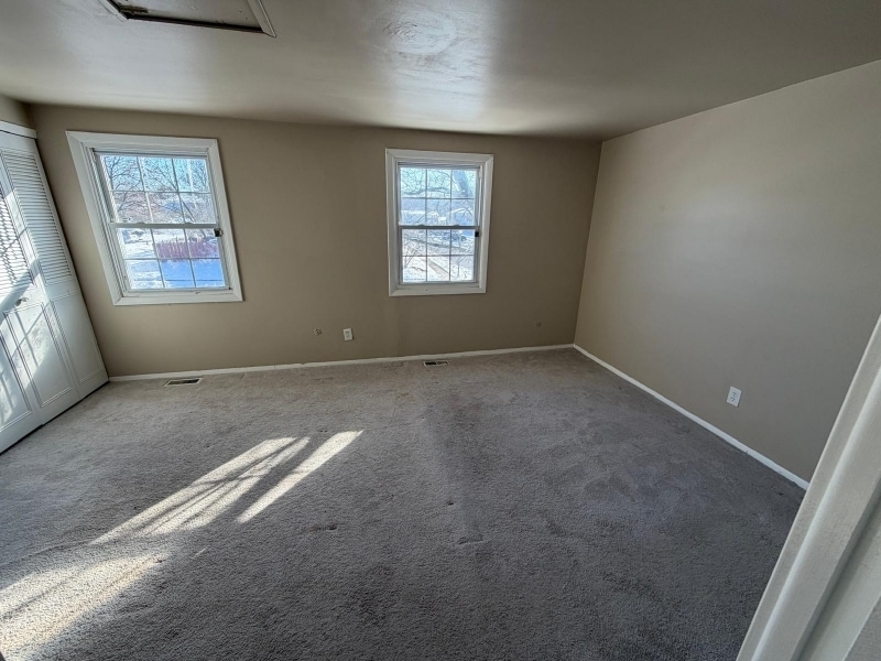 Building Photo - 8 Fireside Ct