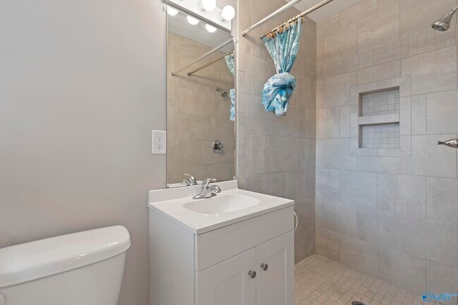 Building Photo - 403 Hillmont Cir NW