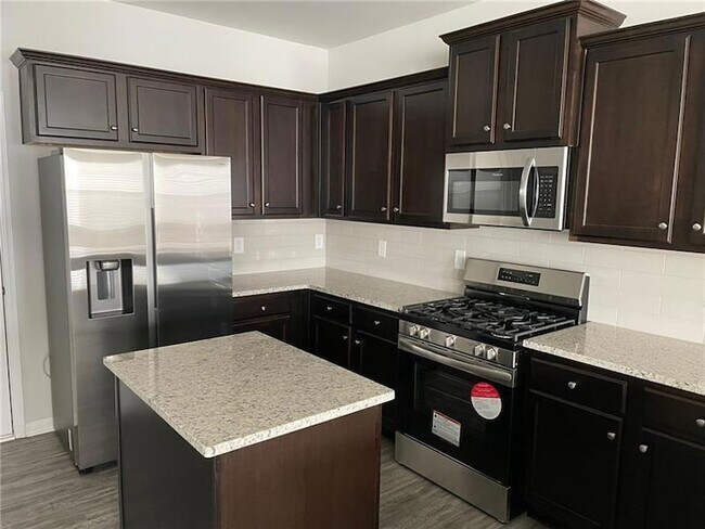 Building Photo - 92 Shelter Ln E