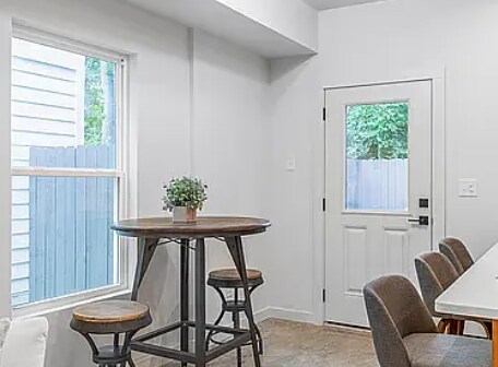 Building Photo - 5808 Knight St