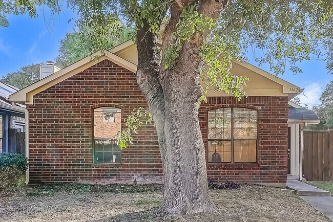 Building Photo - 1162 Hemlock Dr
