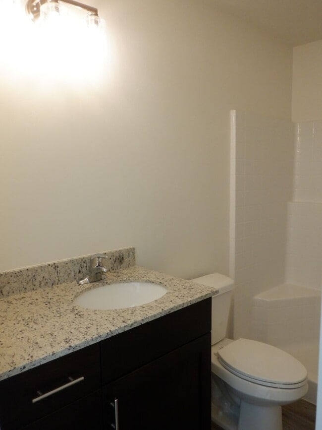 Building Photo - Move-in Discount - 3 bedroom - 2 Bath - Si...