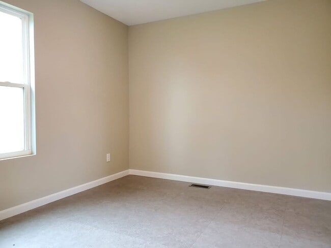 Building Photo - 213 Cane Creek Ln