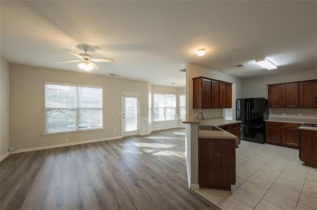 Building Photo - 204 Parc View Ln