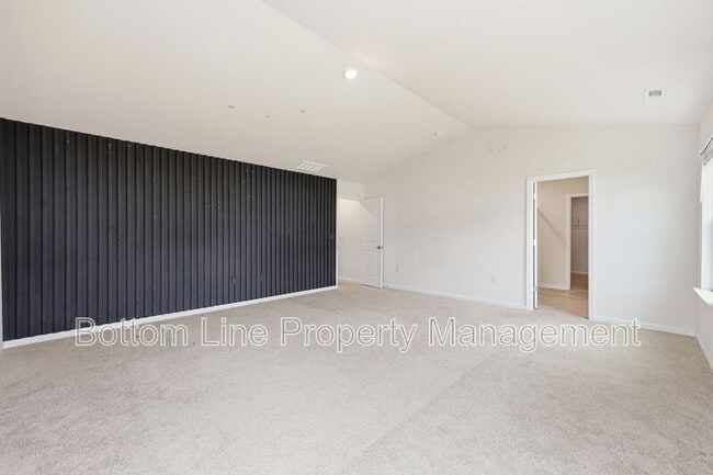 Building Photo - 413 Tucana St