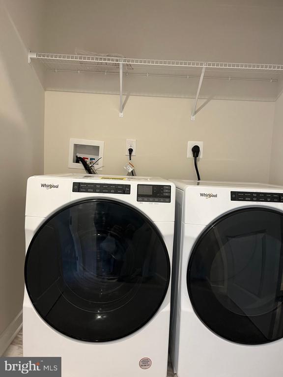 Building Photo - 37 E Front St