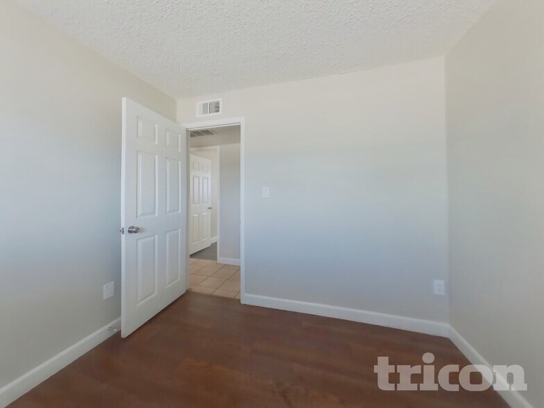 Building Photo - 2932 W Caribbean Ln