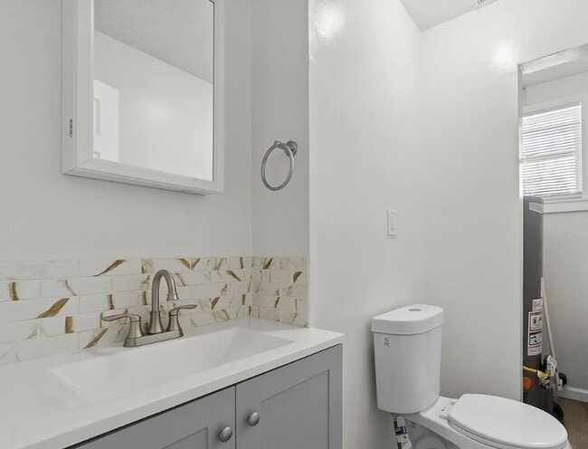 Building Photo - STUNNING