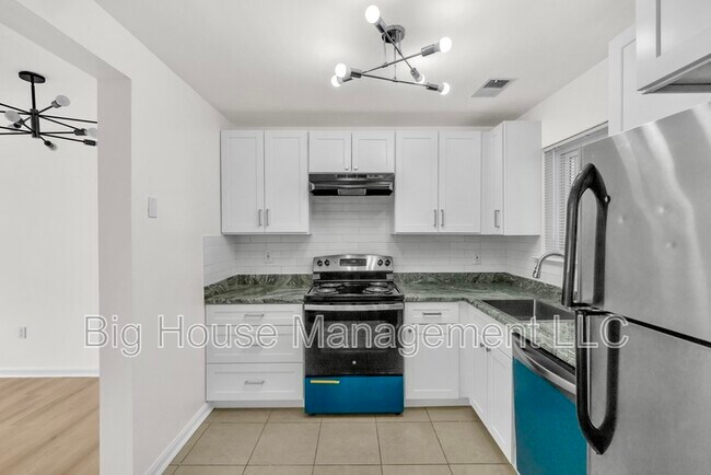 Building Photo - 3125 Heathcote Rd