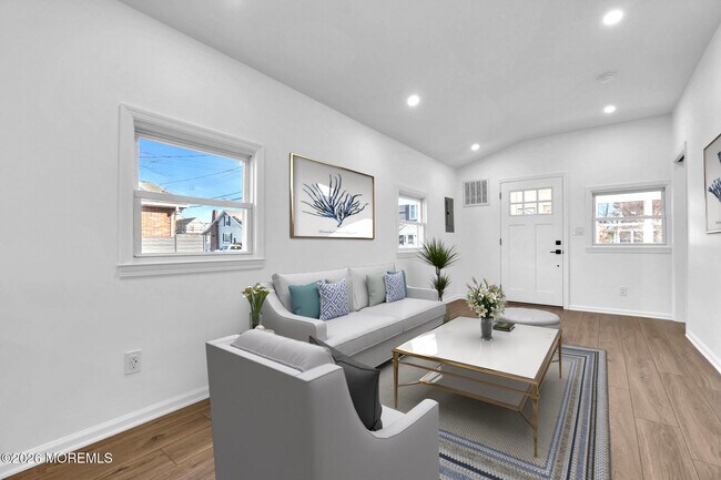 Building Photo - 1807-1809 Laurel Terrace