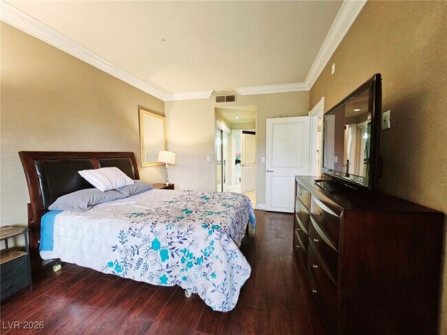 Building Photo - 220 E Flamingo Rd