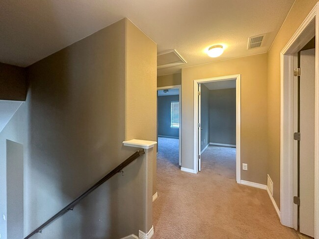 Building Photo - 4bd house in a heart of Dove Village!