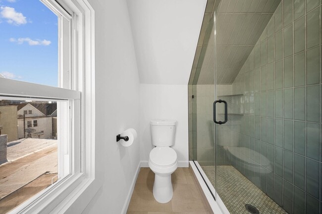 Building Photo - 319 William St