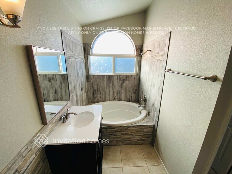 Building Photo - 1207 W Riviera Dr