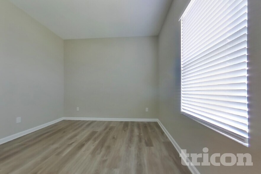 Building Photo - 16517 Cherry Landing Dr
