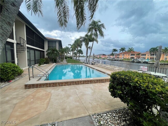 Building Photo - 4525 Country Club Blvd