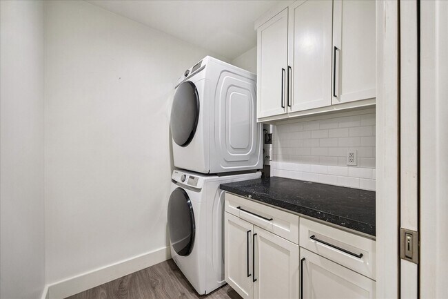 Building Photo - 4715 Braesvalley Dr