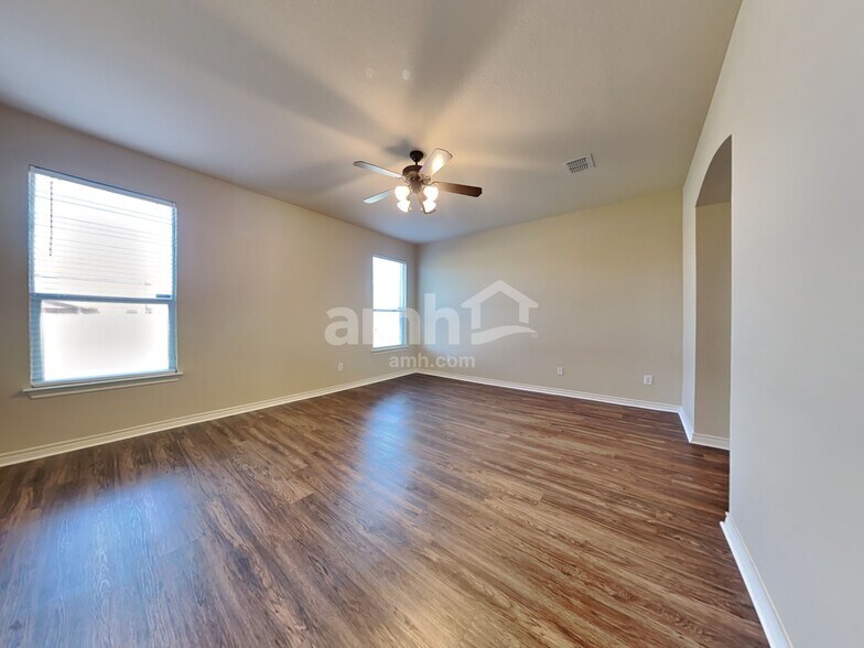 Building Photo - 1703 Chadwick Dr